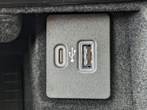 Certified 2023 Lincoln Nautilus Reserve w/ Equipment Group 201A image 22