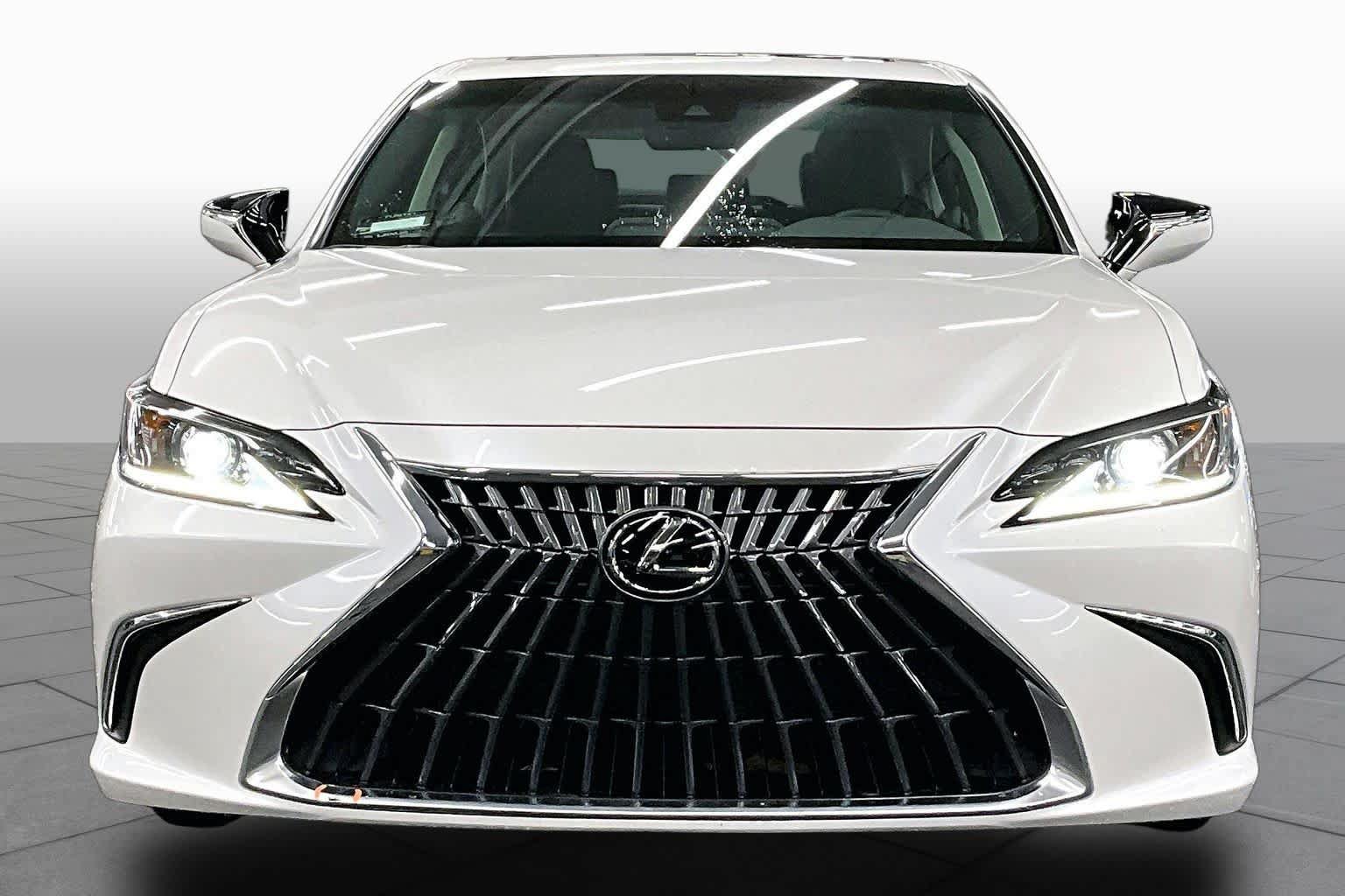 Used 2025 Lexus ES 350 w/ Accessory Package (Z2) FWD image 3