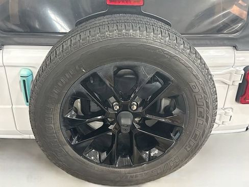 Used 2018 Jeep Wrangler Unlimited Sahara image 31