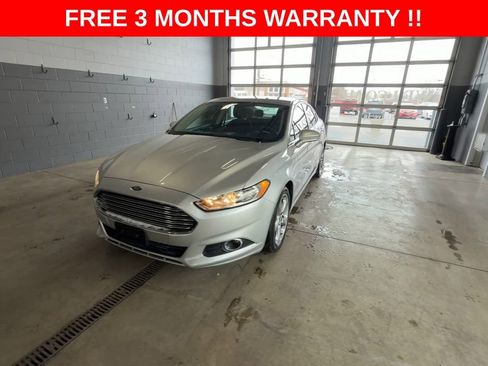 Used 2016 Ford Fusion SE w/ Equipment Group 201A FWD image 3