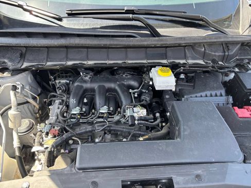 Used 2025 Nissan Pathfinder SV FWD image 30
