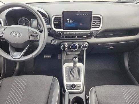 Certified 2022 Hyundai Venue Limited image 8