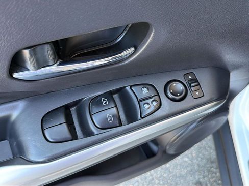Used 2020 Nissan Kicks SR w/ SR Premium Package FWD image 31