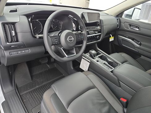 New 2025 Nissan Pathfinder SL image 17