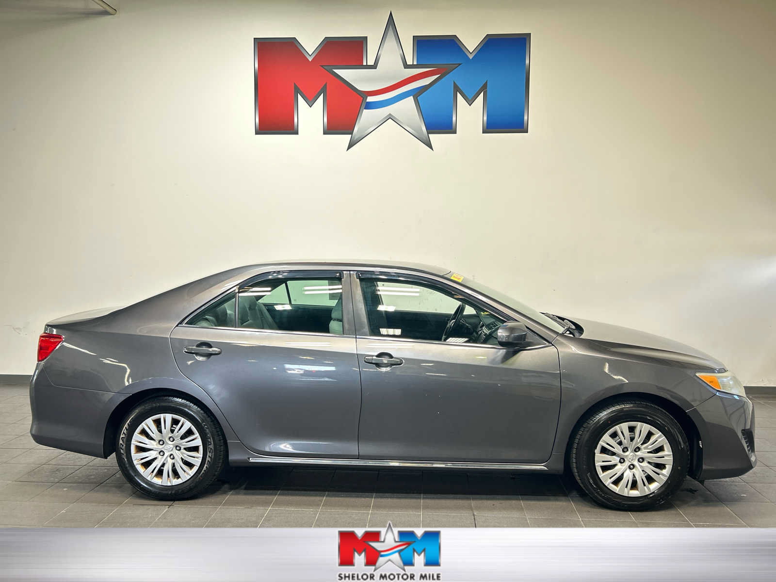 Used 2014 Toyota Camry LE FWD image 1