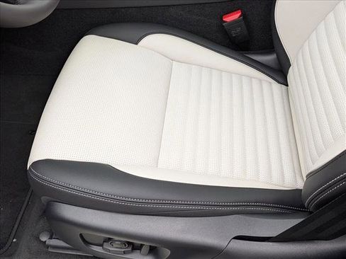 New 2026 Land Rover Discovery Sport Landmark image 4