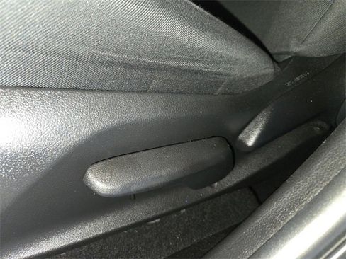 Used 2022 Toyota RAV4 LE image 12