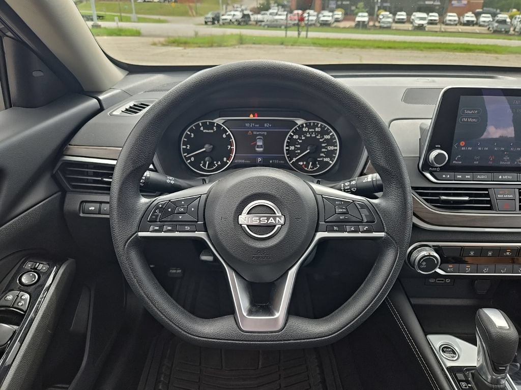 Used 2023 Nissan Altima 2.5 SV FWD image 4