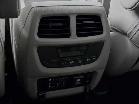 Used 2016 Honda Pilot Touring image 27