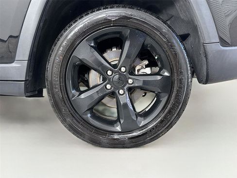 Used 2023 Jeep Grand Cherokee Altitude AWD/4WD image 35