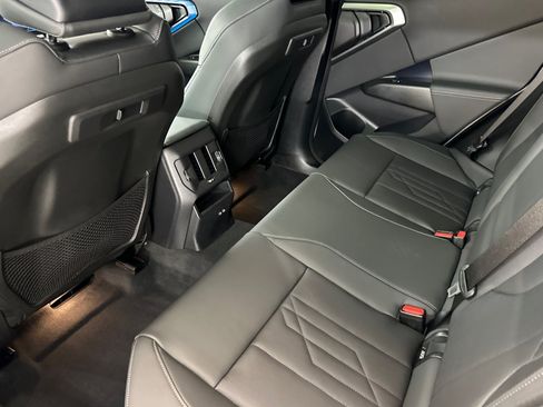 Used 2025 BMW X3 xDrive30i w/ M Sport Package AWD/4WD image 15