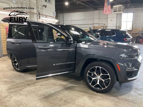 Used 2024 Jeep Grand Cherokee Summit AWD/4WD image 28