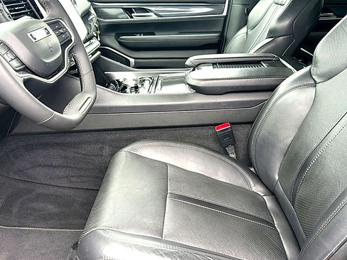 Used 2023 Jeep Wagoneer 4WD w/ Convenience Group I image 13