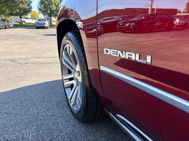 Used 2018 GMC Yukon Denali w/ Denali Ultimate Package AWD/4WD image 15