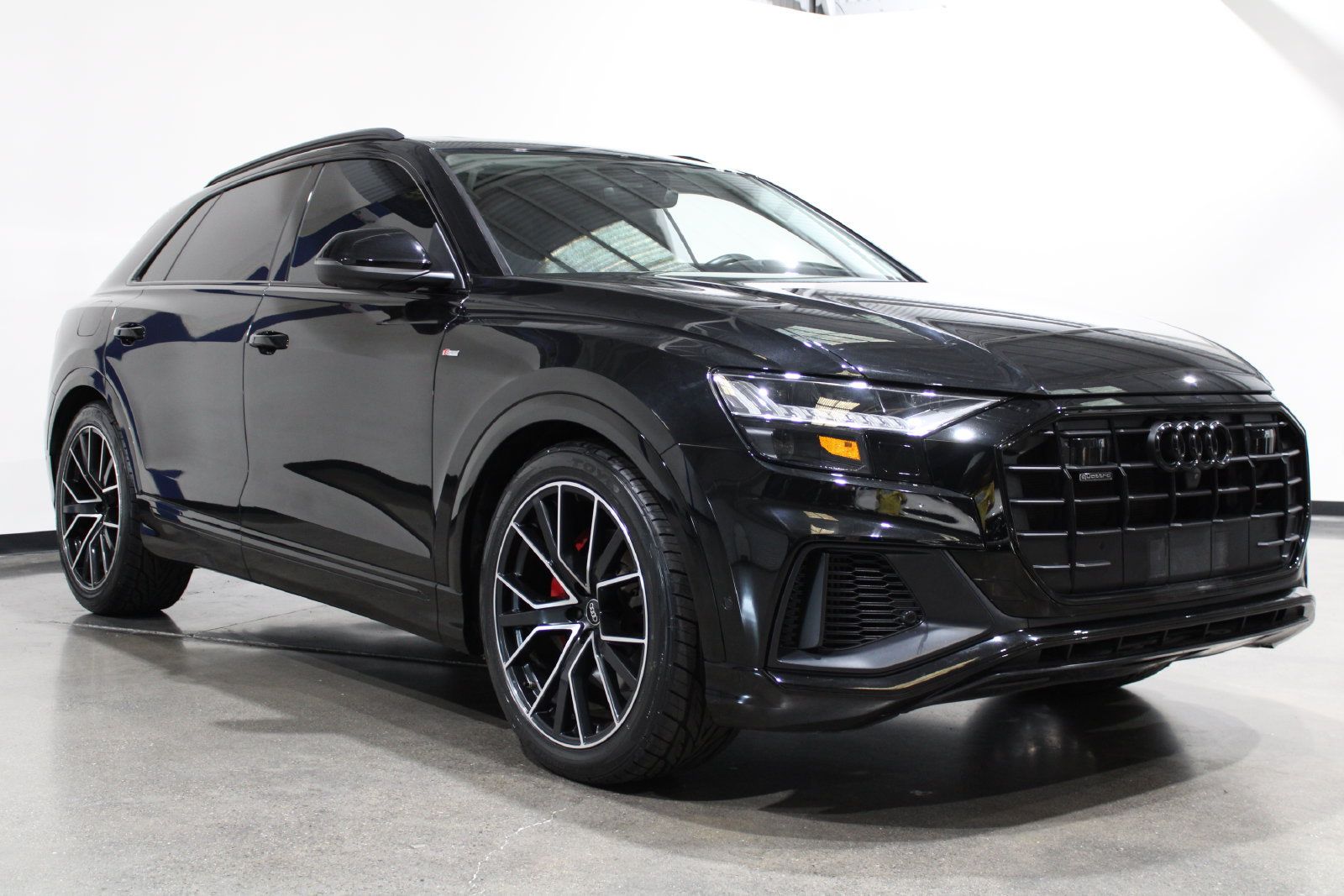 Used 2023 Audi Q8 Prestige w/ Prestige Package AWD/4WD image 2