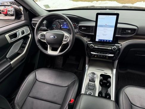 Certified 2023 Ford Explorer Limited w/ Limited Technology Package image 19