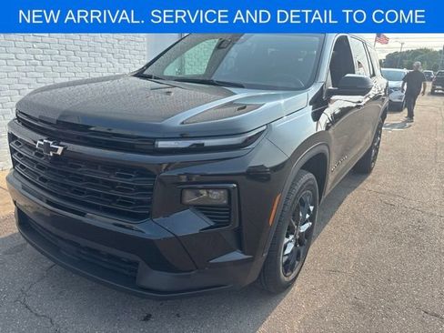 Used 2024 Chevrolet Traverse LS w/ Midnight/Sport Edition FWD image 2