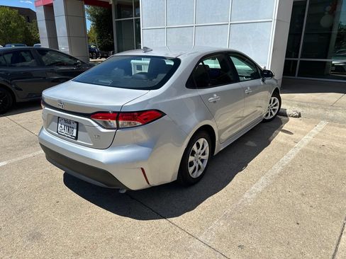 Used 2024 Toyota Corolla LE FWD image 2