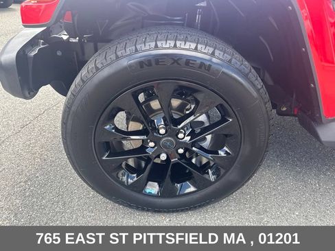 Used 2024 Jeep Wrangler Unlimited Sahara w/ Technology Group AWD/4WD image 28