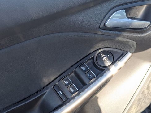 Used 2012 Ford Focus SEL image 25