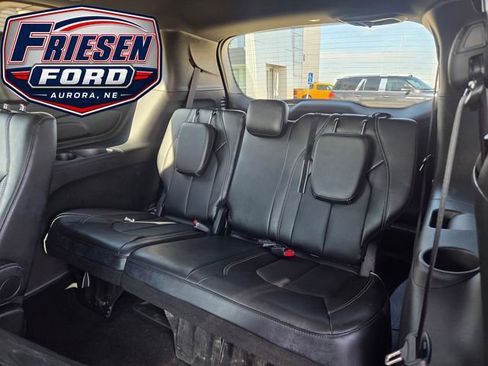 Used 2025 Chrysler Pacifica Select FWD image 26