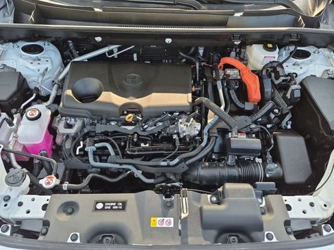 Certified 2025 Toyota RAV4 LE AWD/4WD image 31