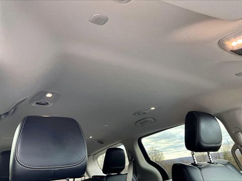 Used 2023 Chrysler Pacifica Touring-L image 20