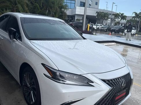 Used 2025 Lexus ES 300h Ultra Luxury w/ Accessory Package (Z1) FWD image 1