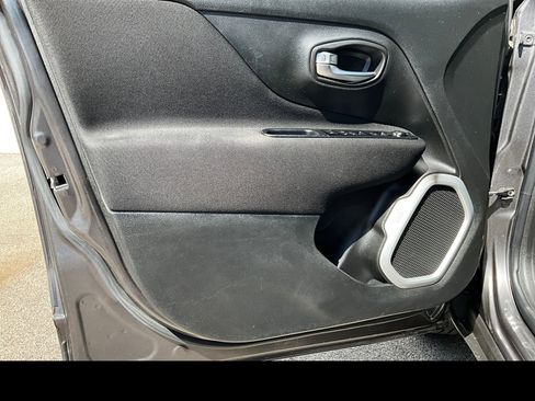 Used 2020 Jeep Renegade Latitude w/ Cold Weather Group AWD/4WD image 23
