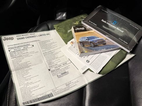 Used 2022 Jeep Grand Cherokee L Limited w/ Black Appearance Package image 26