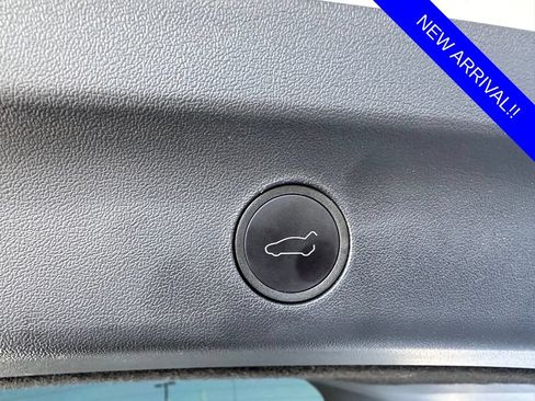 Used 2023 Tesla Model Y Long Range AWD/4WD image 12