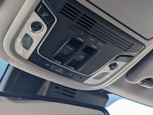 Used 2018 Honda Pilot Elite image 25