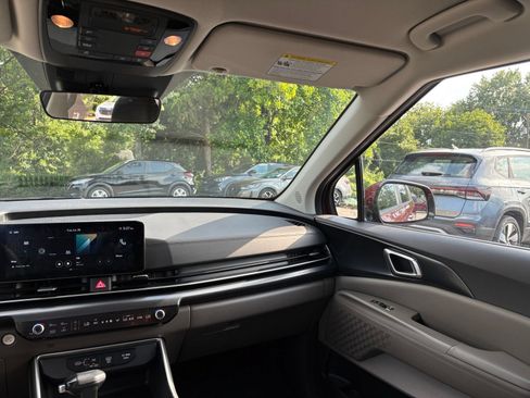 Used 2026 Kia Carnival FWD image 38