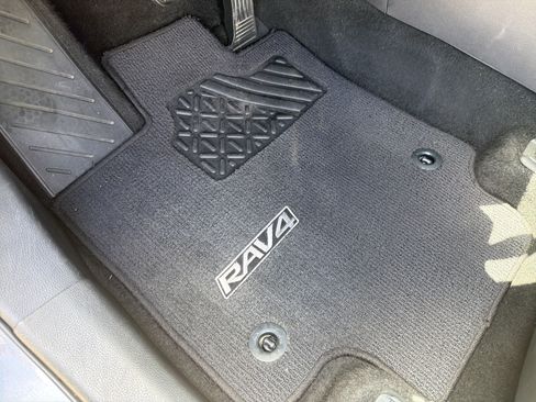 Used 2022 Toyota RAV4 XSE AWD/4WD image 17