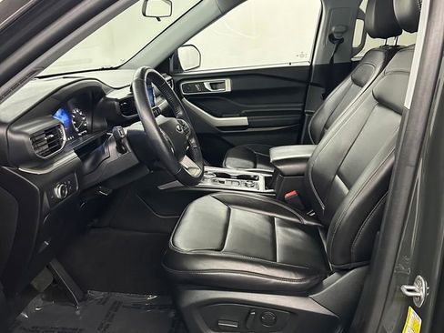Used 2022 Ford Explorer XLT w/ Equipment Group 202A image 11