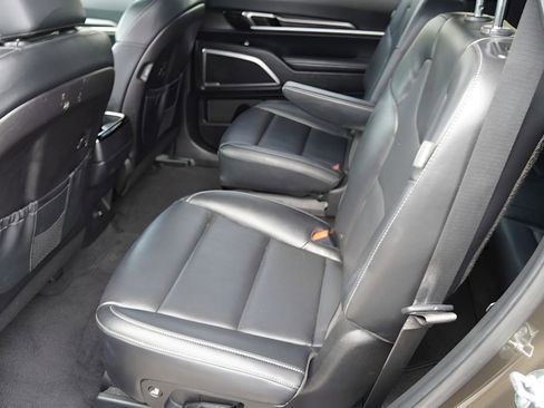 Used 2025 Kia Telluride S image 11