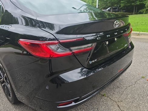 Used 2025 Toyota Camry XLE FWD image 32