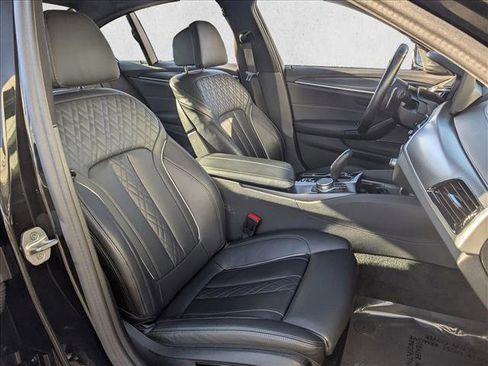 Used 2023 BMW M550i xDrive image 23