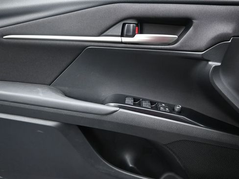 Used 2025 Toyota Camry LE image 17