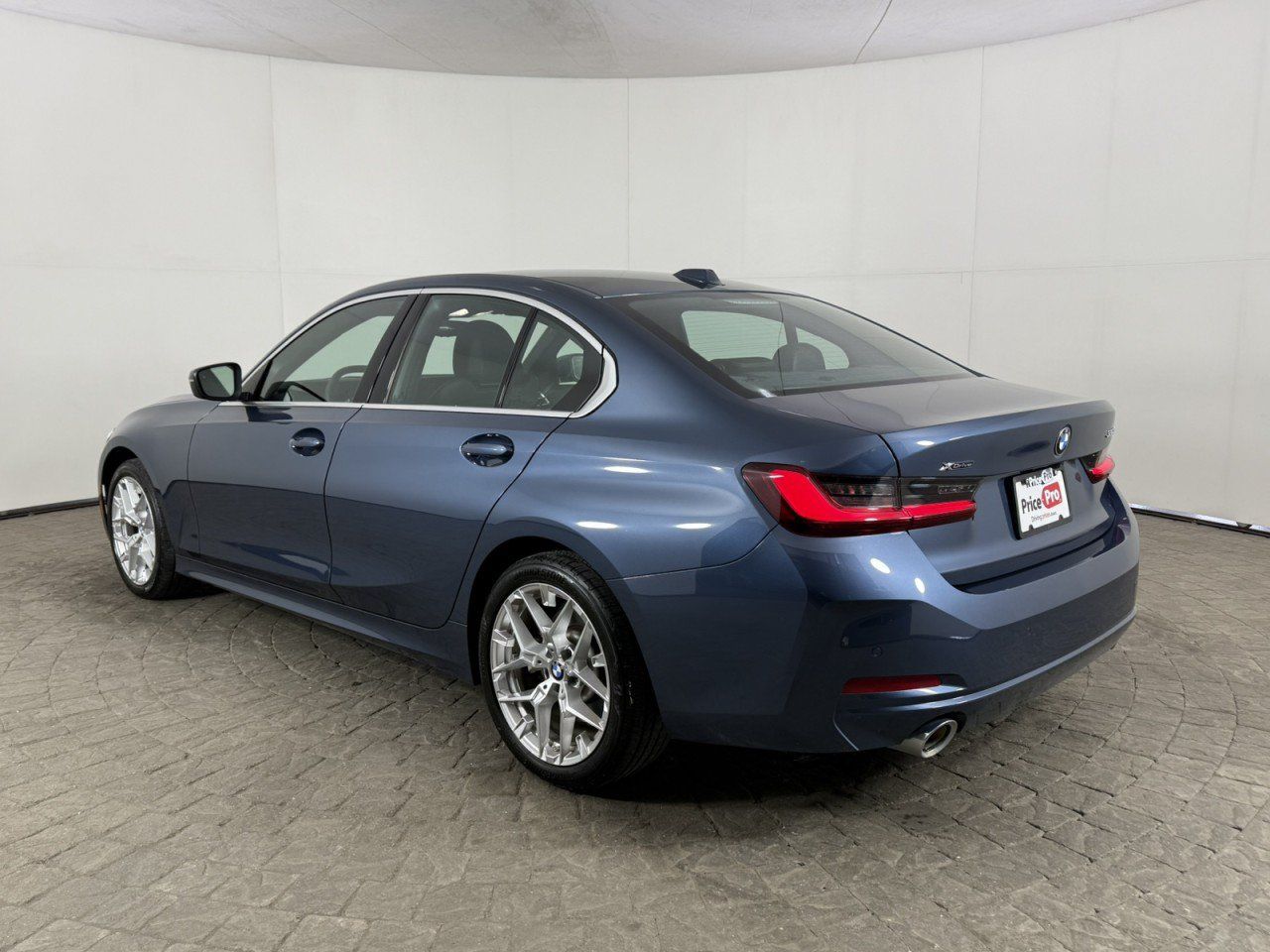 Used 2025 BMW 330i xDrive Sedan AWD/4WD image 5