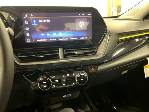 New 2026 Chevrolet Trax ACTIV w/ Sunroof Package image 21