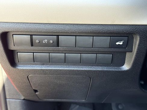 Used 2025 Mitsubishi Outlander SE image 46