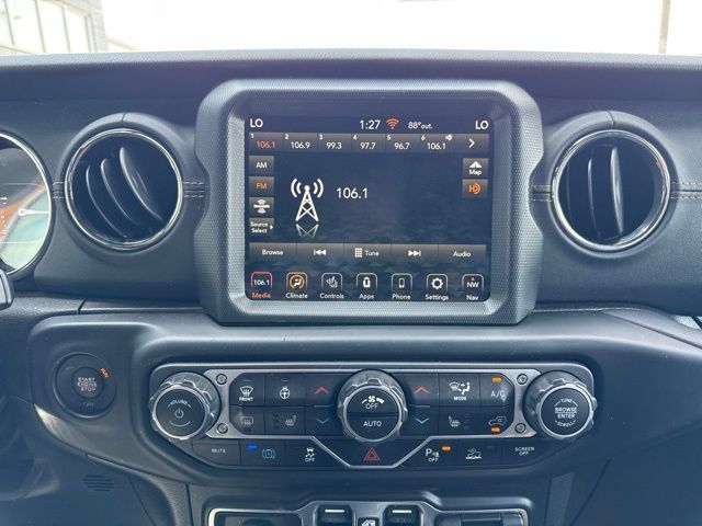 Used 2022 Jeep Wrangler Unlimited Sahara AWD/4WD image 15