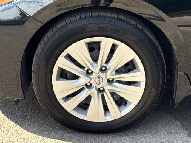 Used 2025 Nissan Sentra S w/ Trunk Package FWD image 22
