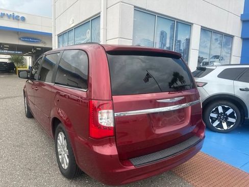 Used 2016 Chrysler Town & Country LX FWD image 17