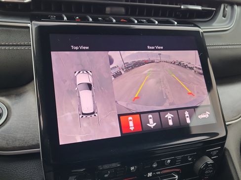 Used 2025 Jeep Grand Cherokee L Limited w/ Luxury Tech Group II image 22