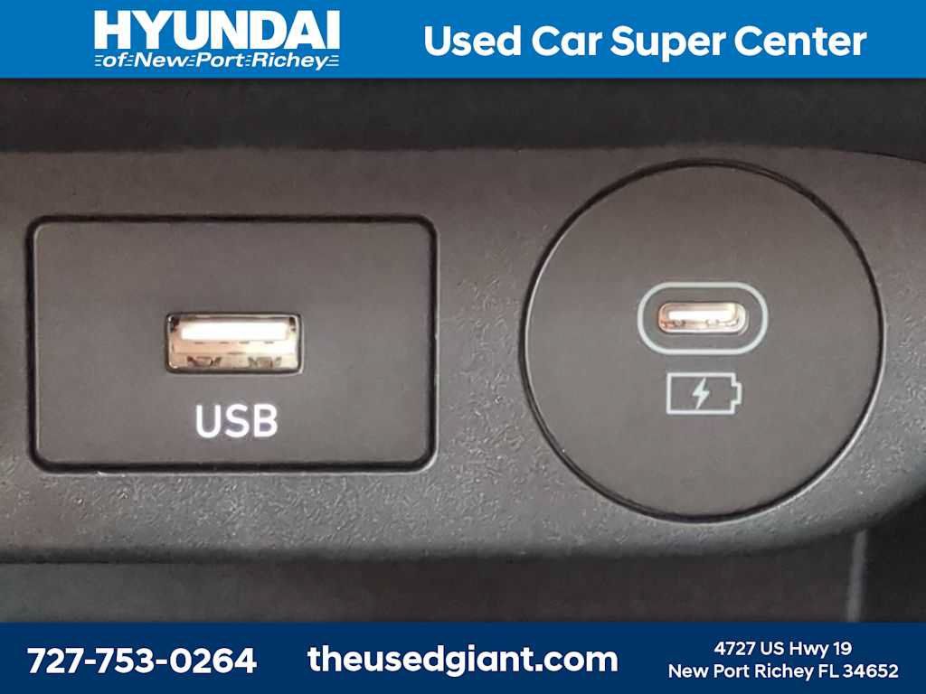 Certified 2025 Hyundai Elantra Limited FWD image 24