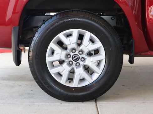Used 2022 Nissan Frontier SV w/ Technology Package RWD image 11