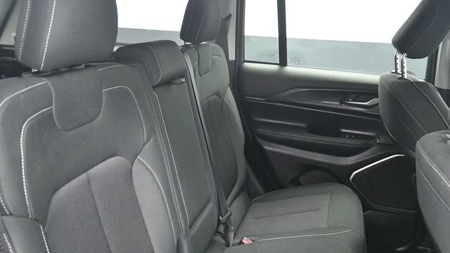 Used 2022 Jeep Grand Cherokee Laredo w/ Luxury Tech Group I AWD/4WD image 14