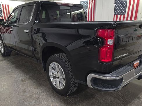 Used 2020 Chevrolet Silverado 1500 LTZ w/ LTZ Premium Package image 2